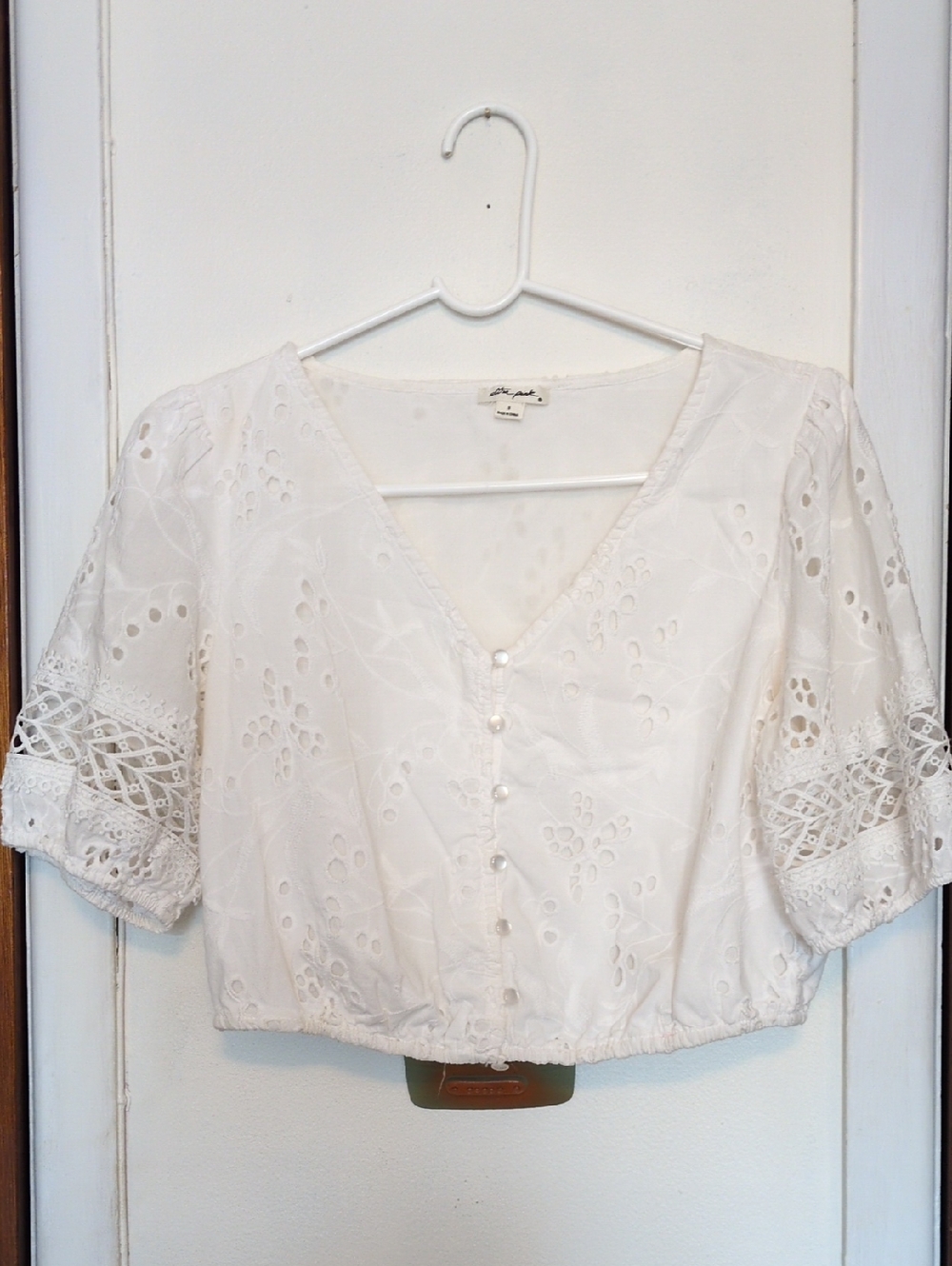 Ultra Pink White Eyelet Lace Button-Front V-Neck Crop Blouse